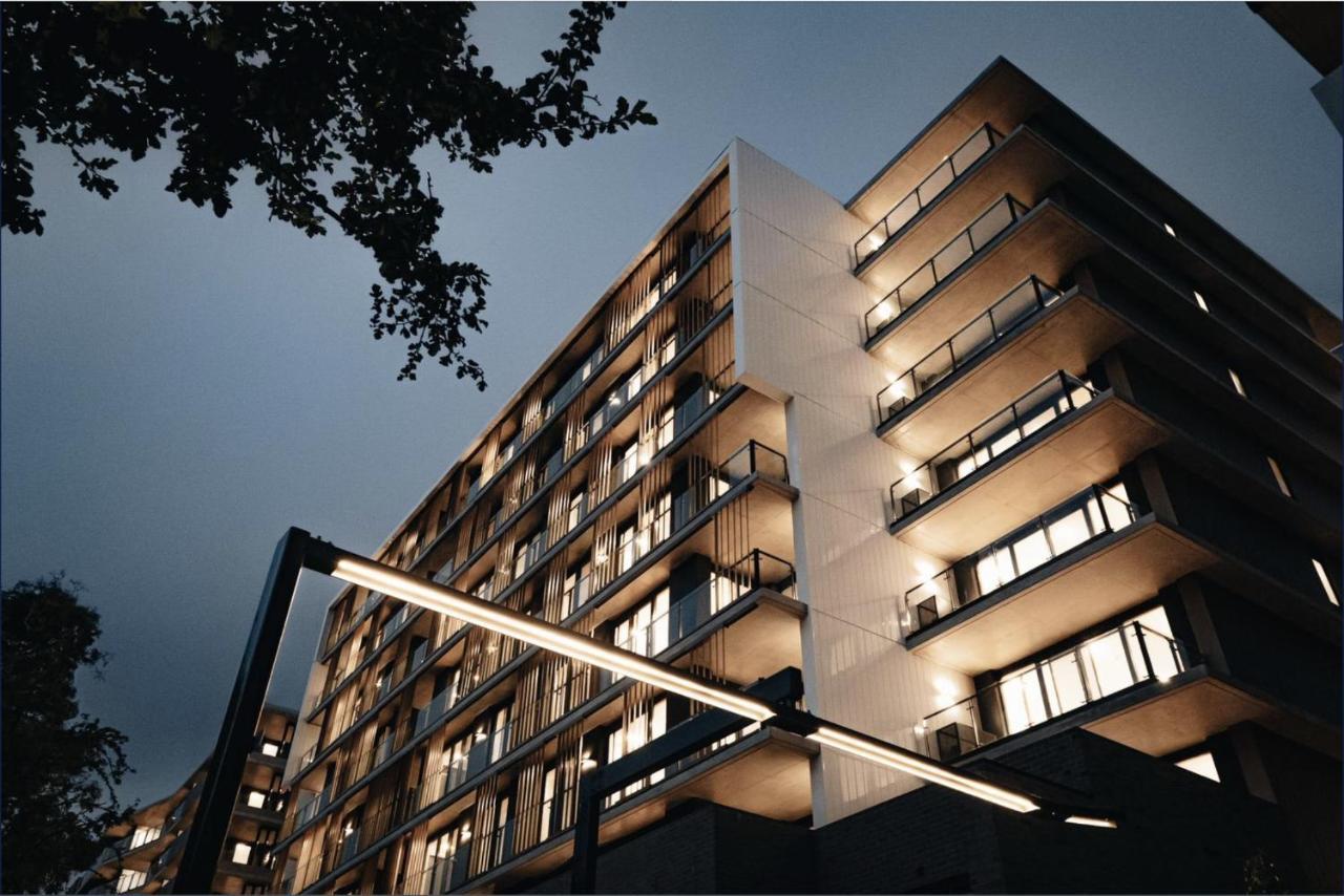 The Hamptons - Lux 2 Bed 2 Bath, Pool - Location *