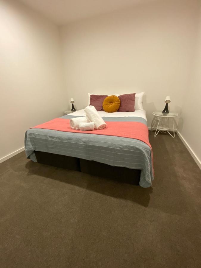New 2 Bed 2 Bath Apt At The Heart Of - 2 Car Spaces Apartment