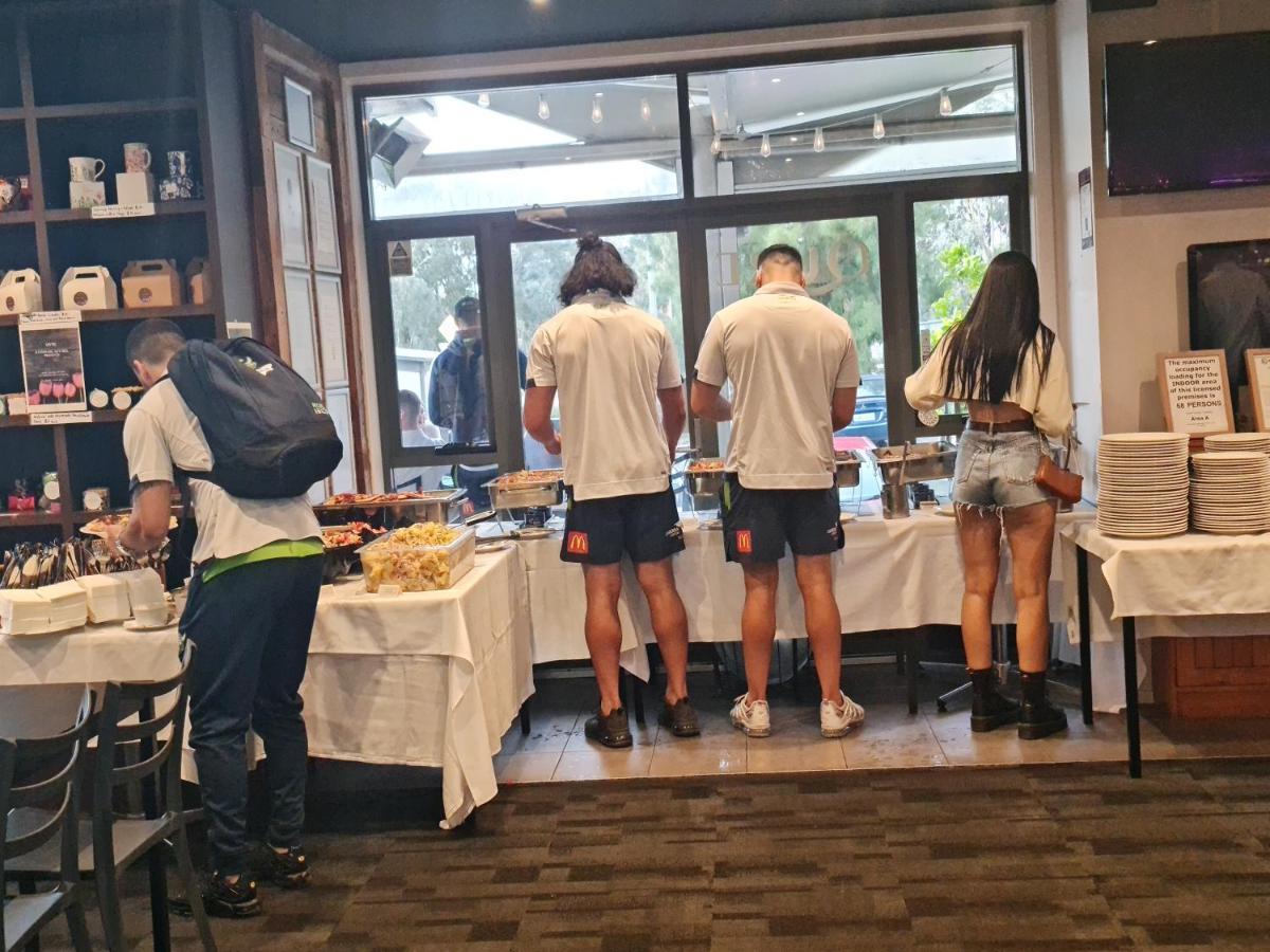 Qure Restaurant And Bruce Apartment Canberra
