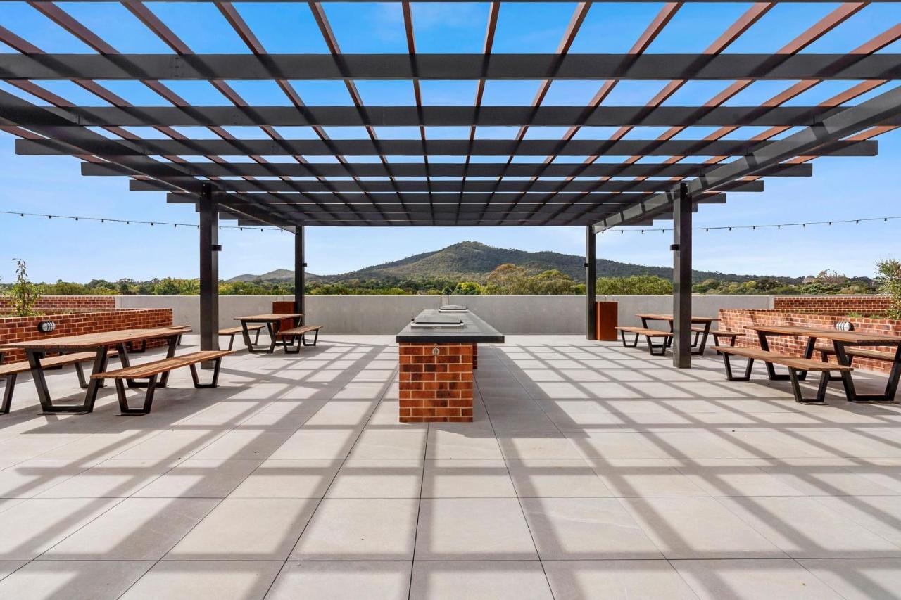 New 2 Bed 2 Bath Apt At The Heart Of - 2 Car Spaces * Canberra