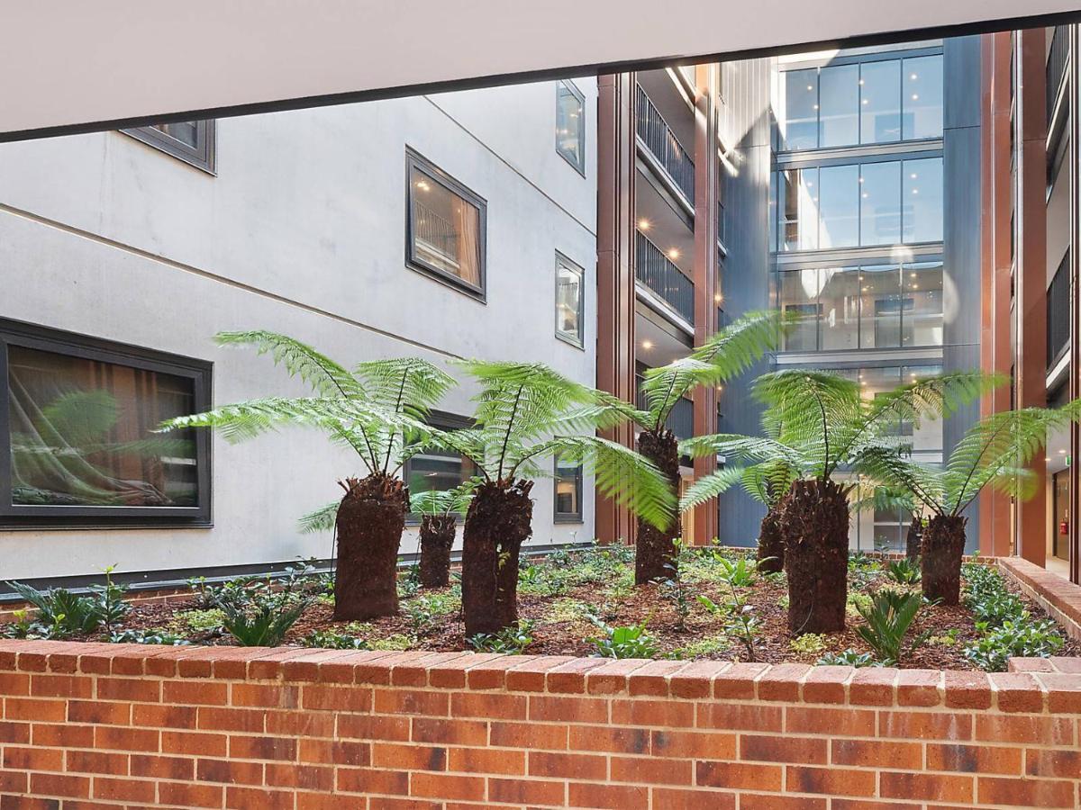 New 2 Bed 2 Bath Apt At The Heart Of - 2 Car Spaces * Camberra