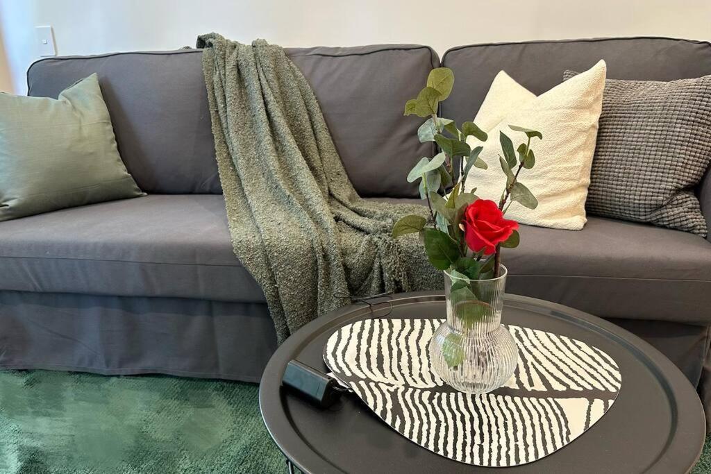 Brand New Luxe Sol Cbd One Bedroom Apartamento