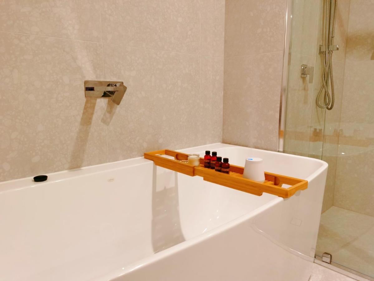 Brand New Luxe Sol Cbd One Bedroom *