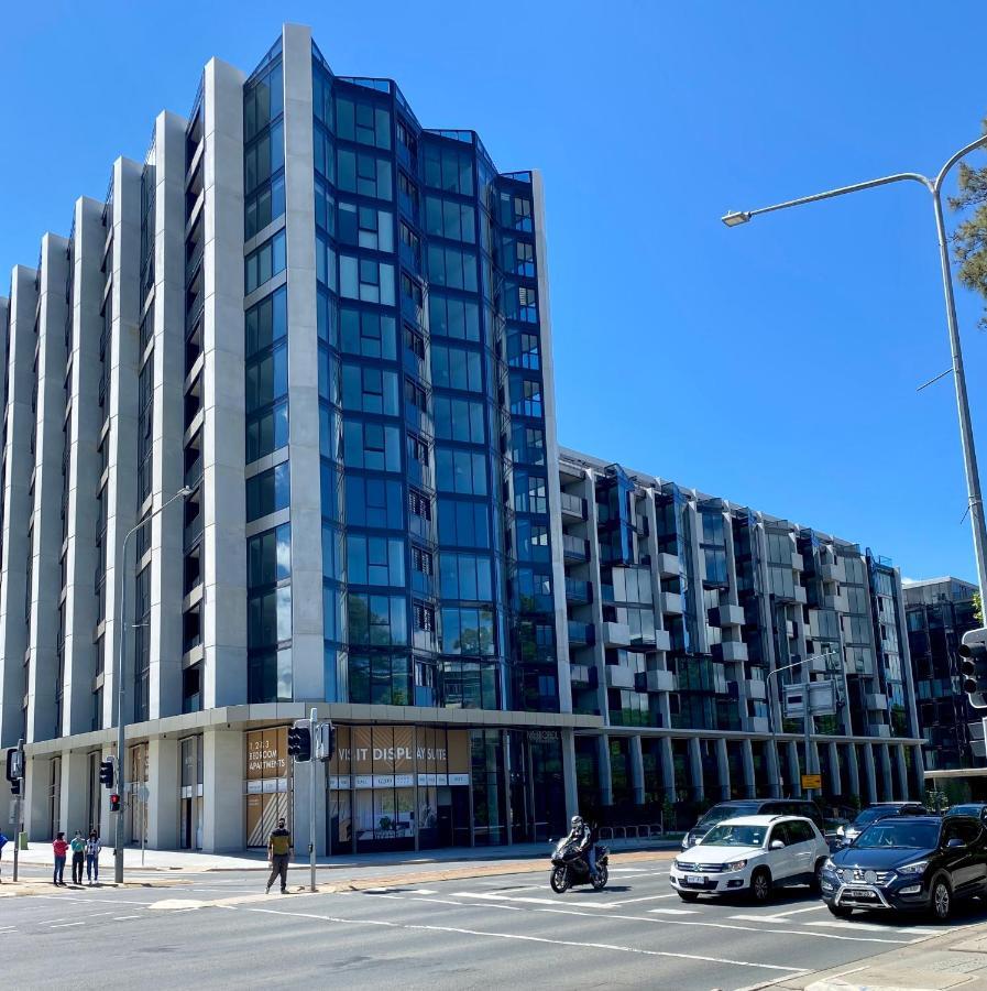 With Study And Full Amenities Including Parking Canberra