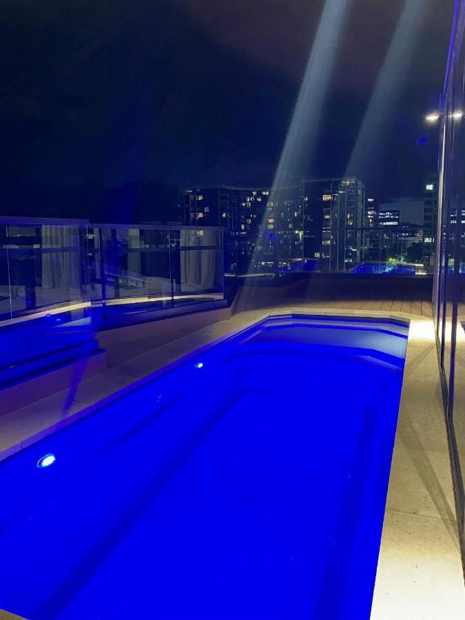 Apartment With Study And Full Amenities Including Parking *
