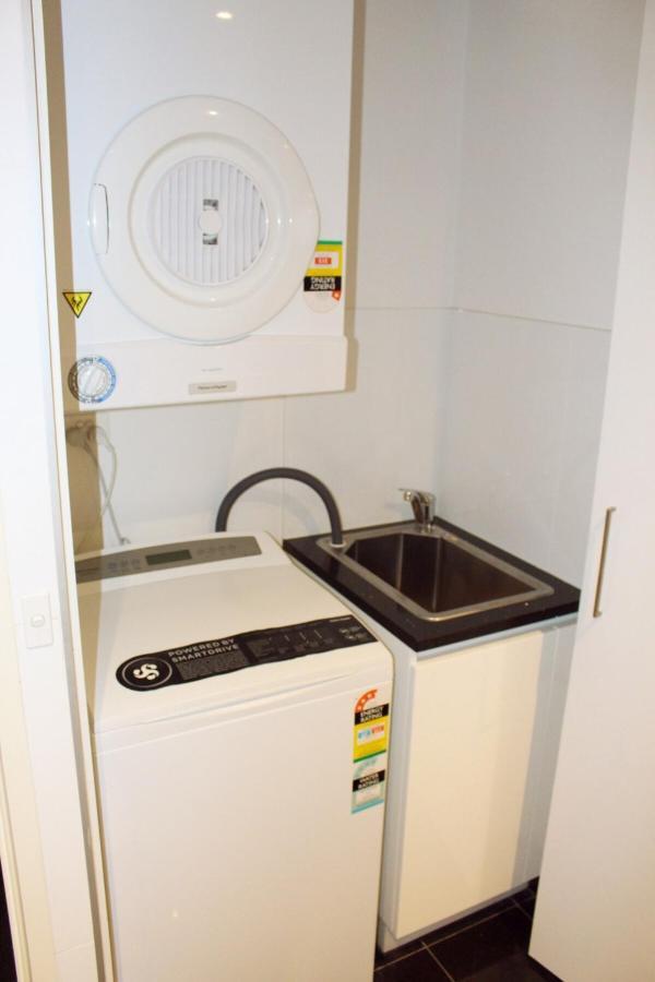 Perfectly Located Modern - Cbd Canberra