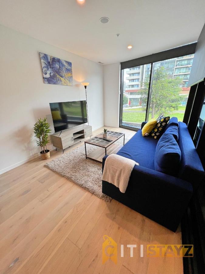 Beauty In Blue! 1bd 1bth 1crsp Apt - Great Location! Apartment