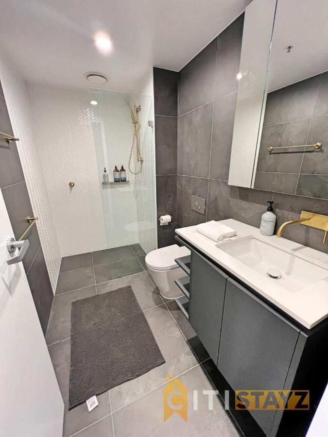 Apartment Beauty In Blue! 1bd 1bth 1crsp Apt - Great Location! *