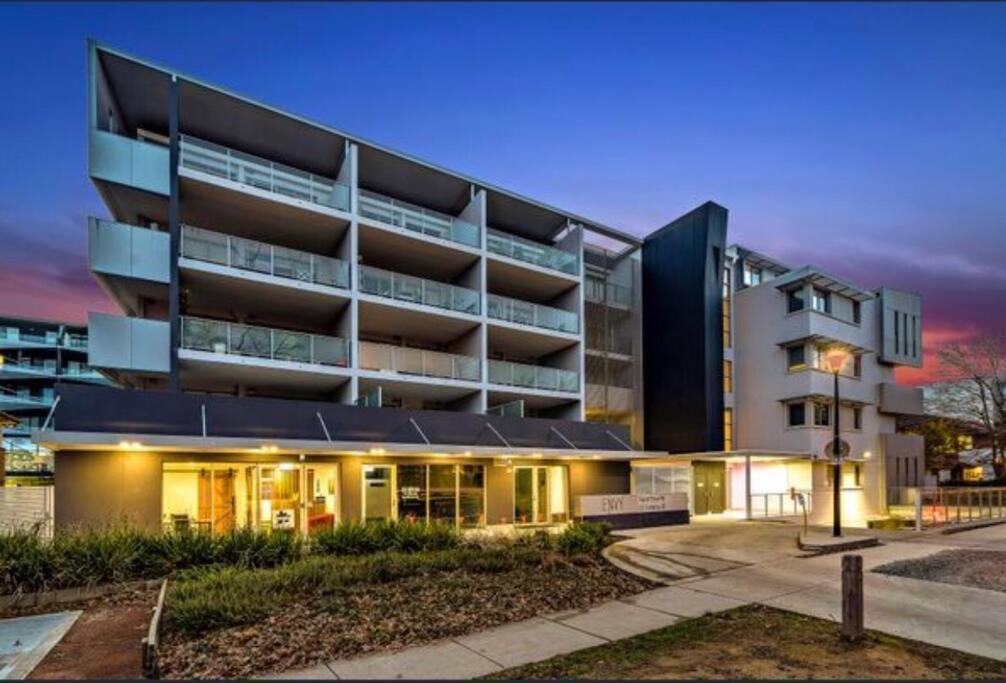 Envy 11 Luxe Spacious 1br Apt Braddon Wifi Wine Secure Parking Apartment *