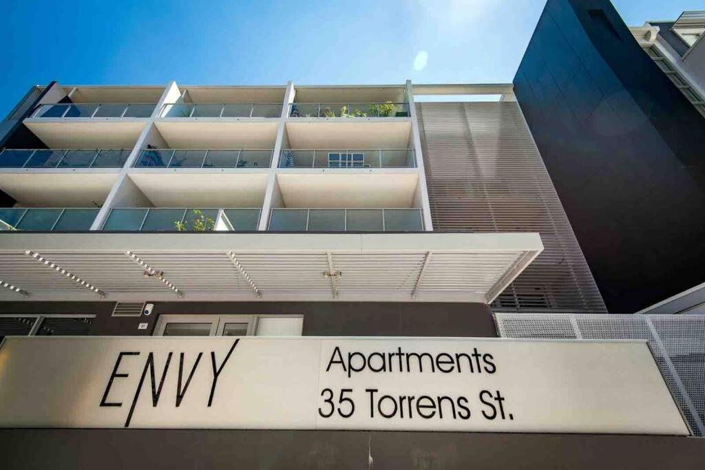 Envy 11 Luxe Spacious 1br Apt Braddon Wifi Wine Secure Parking *