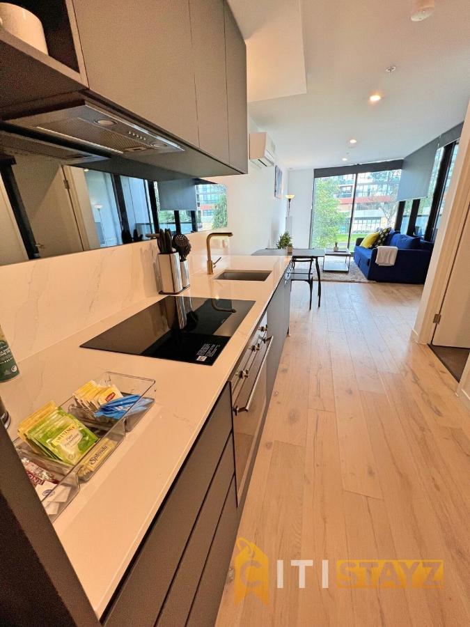 Beauty In Blue! 1bd 1bth 1crsp Apt - Great Location! Apartment *