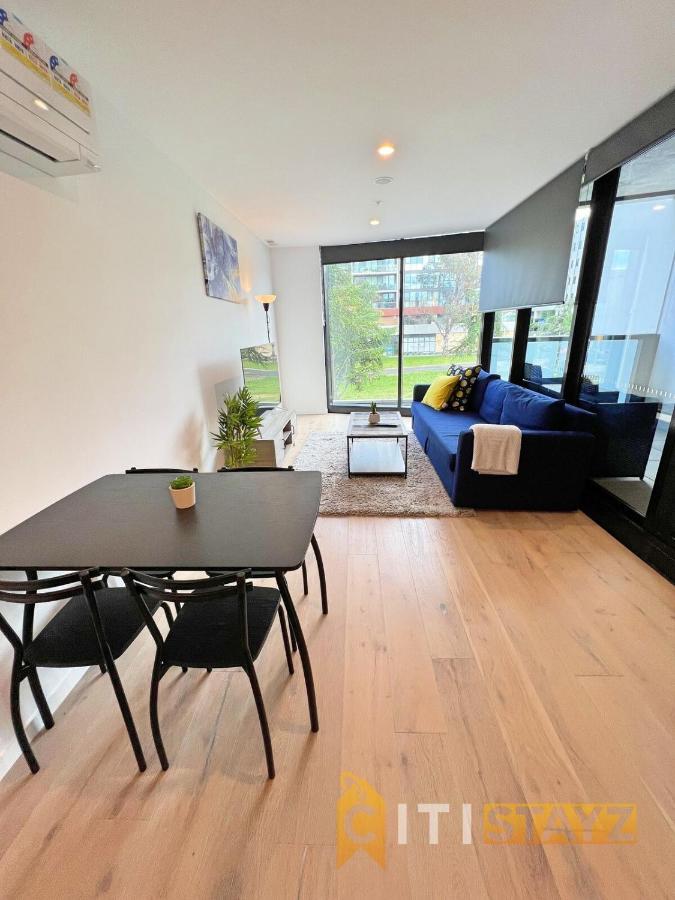 Beauty In Blue! 1bd 1bth 1crsp Apt - Great Location! *