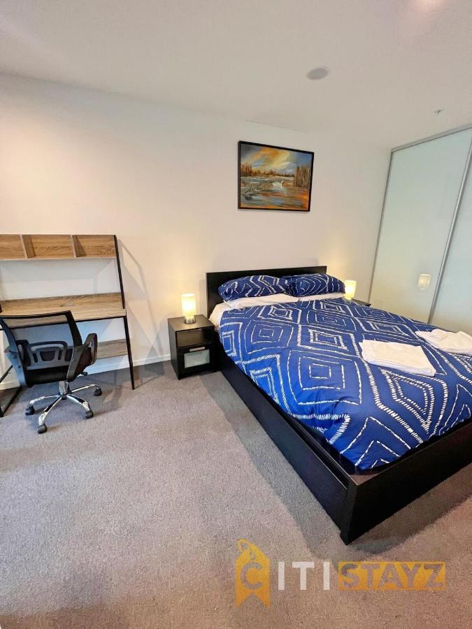 Beauty In Blue! 1bd 1bth 1crsp Apt - Great Location! Apartment *