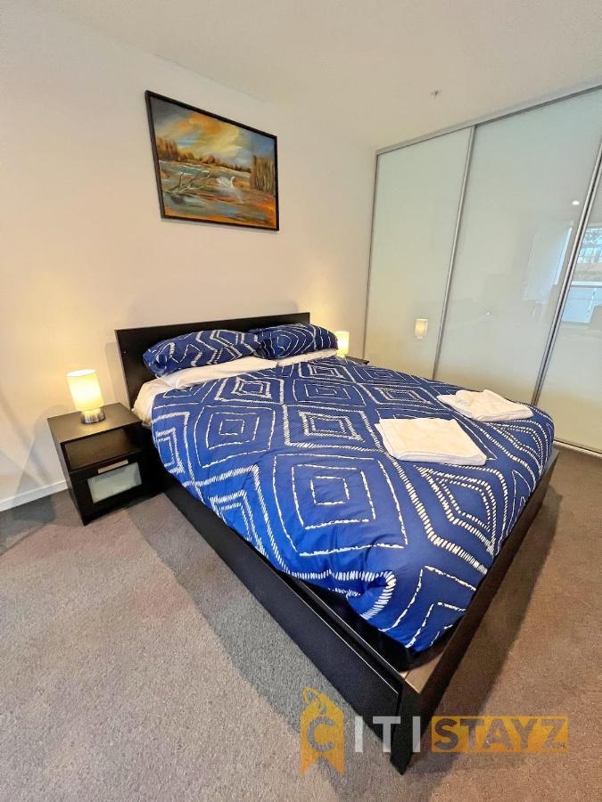 Beauty In Blue! 1bd 1bth 1crsp Apt - Great Location! *