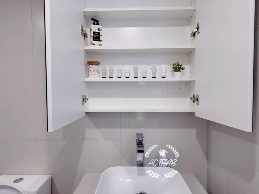 City View Lovely 1bd @ Cbd * Canberra