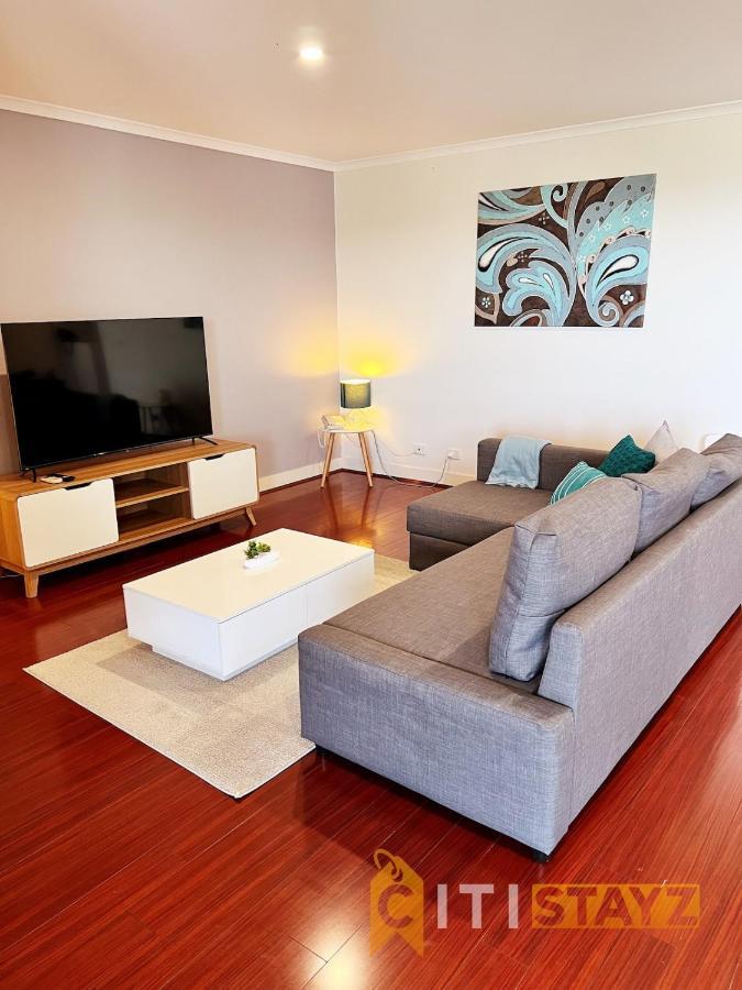 Spacious 1bd Penthouse - Close To Anu Camberra