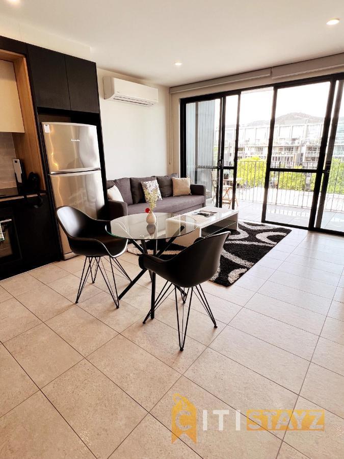 Stylish, Modern, Cute As A Button - Braddon Cbd Apartment Canberra