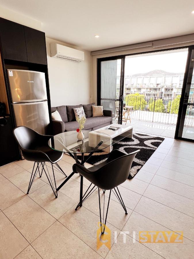 Stylish, Modern, Cute As A Button - Braddon Cbd Apartment
