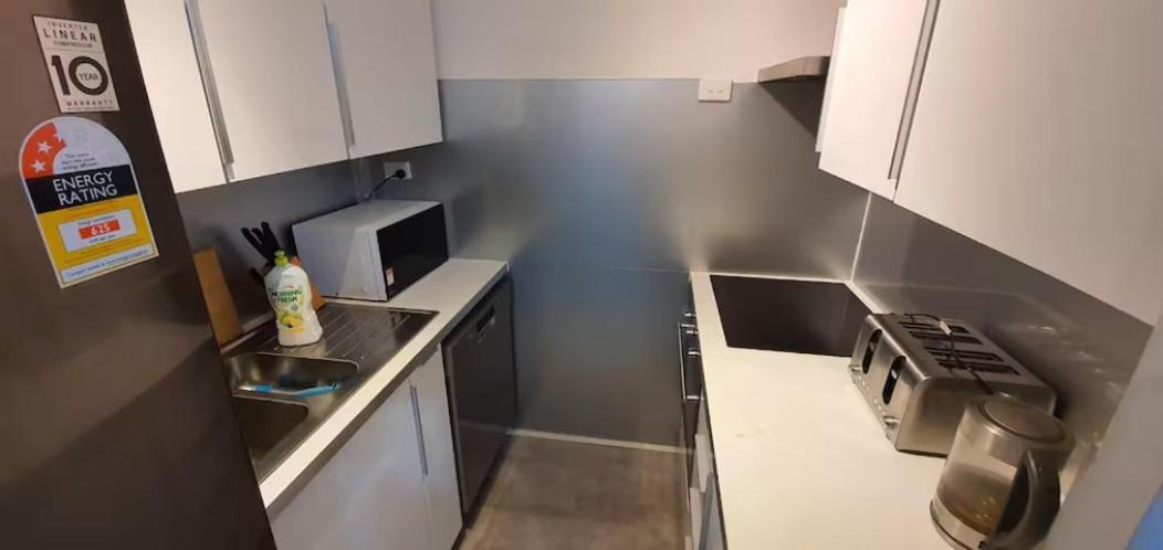 Dana-spacious Private In Shared 2-bedroom Apartment-2 Canberra