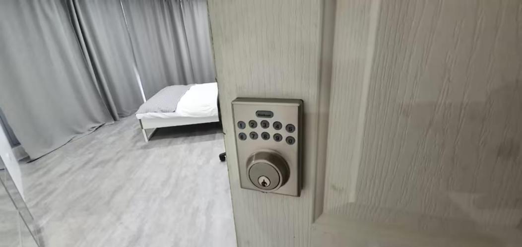 Dana-spacious Private In Shared 2-bedroom Apartment-2 Apartment *
