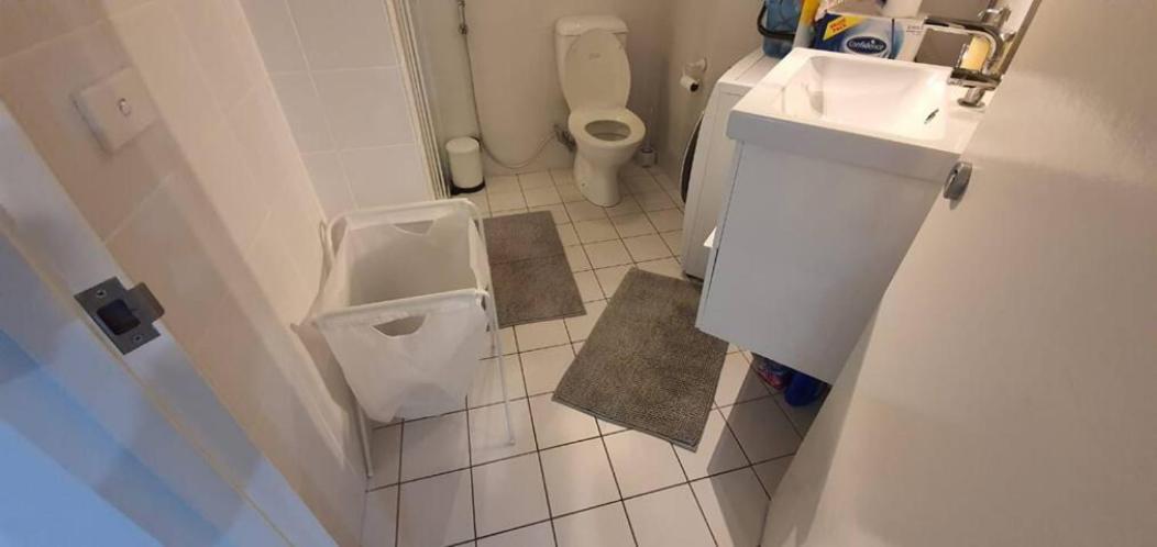 Dana-spacious Private In Shared 2-bedroom Apartment-2 Canberra