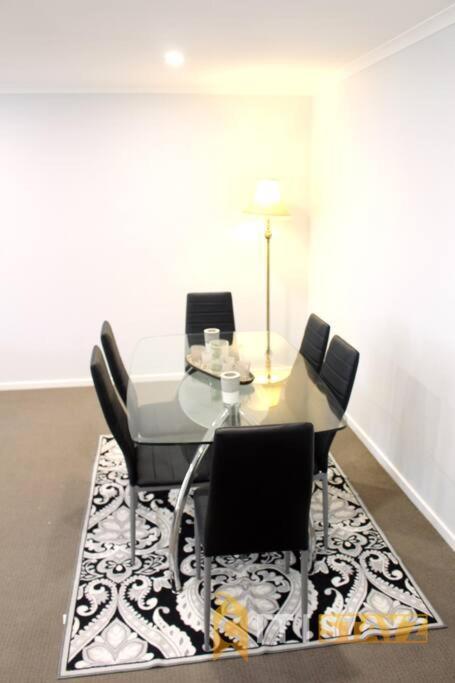 Comfortable & Spacious -2bd 2bth - Braddon Apartment Canberra