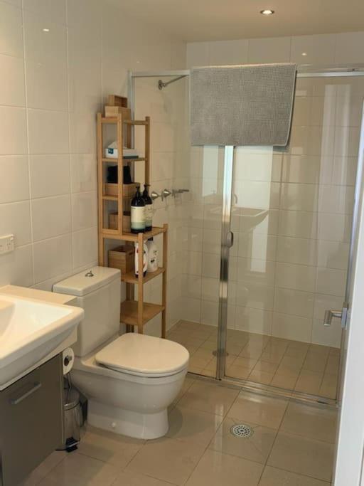 Spacious Sun-drenched Apartment, Centrally Located * Camberra
