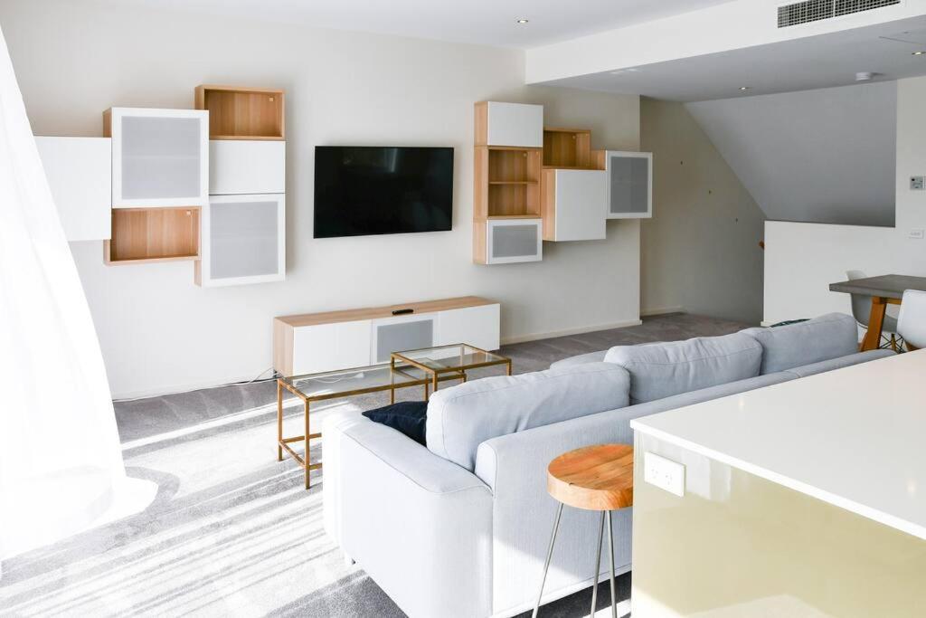 Apartamento Spacious Sun-drenched Apartment, Centrally Located