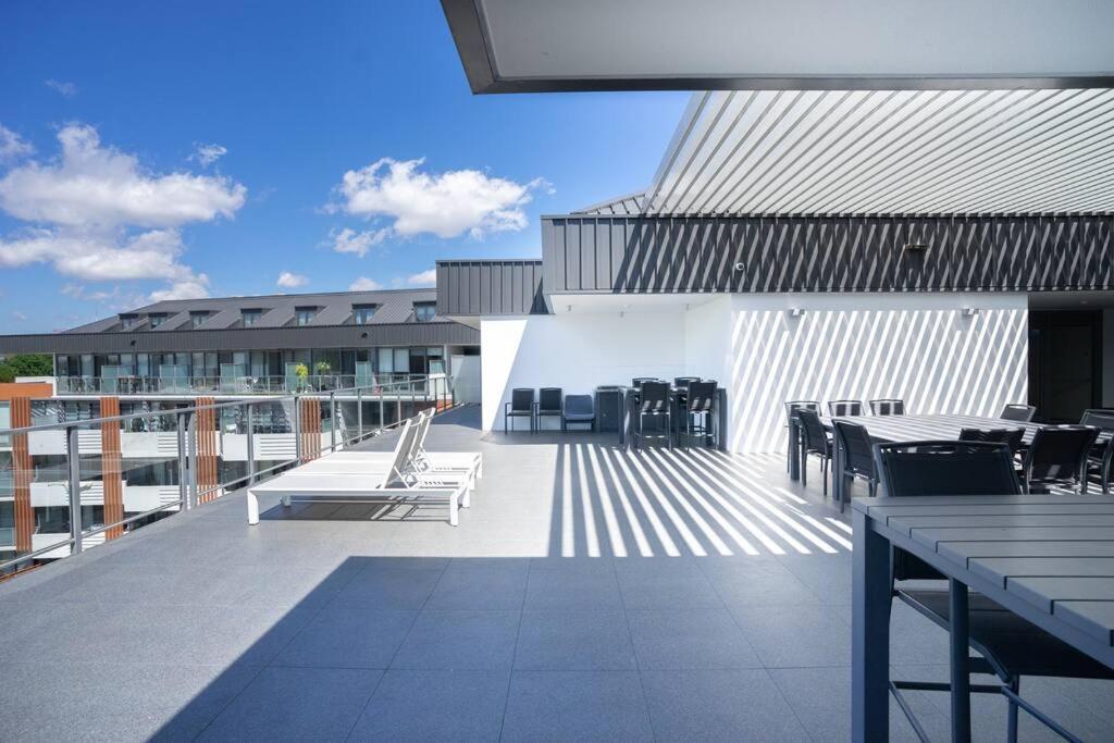 Lux 2 Bed 2 Bath Secure Parking In The Heart Of Dickson,