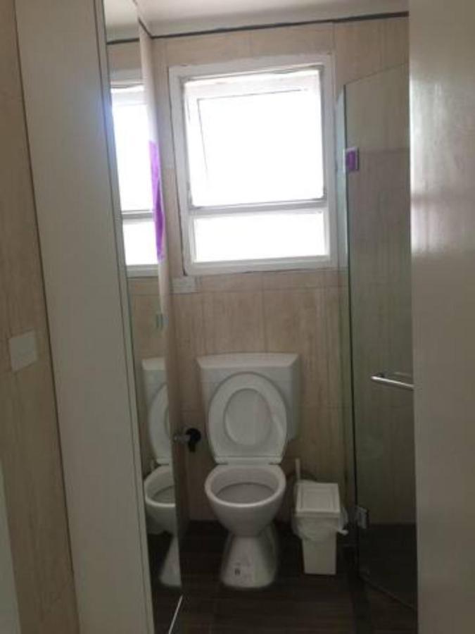 Dana-private In A Shared House-close To & Anu-2 Hospedagem domiciliar Camberra