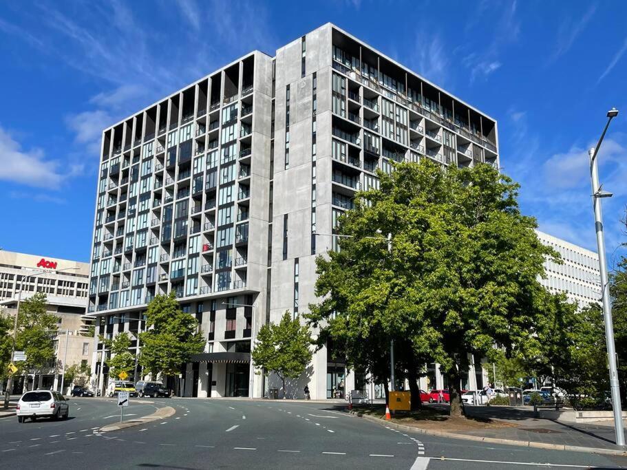 Lovely Cbd Two Bedroom Free Parking Apartment