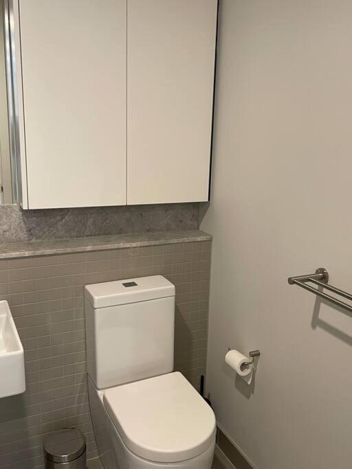 Lovely Cbd Two Bedroom Free Parking