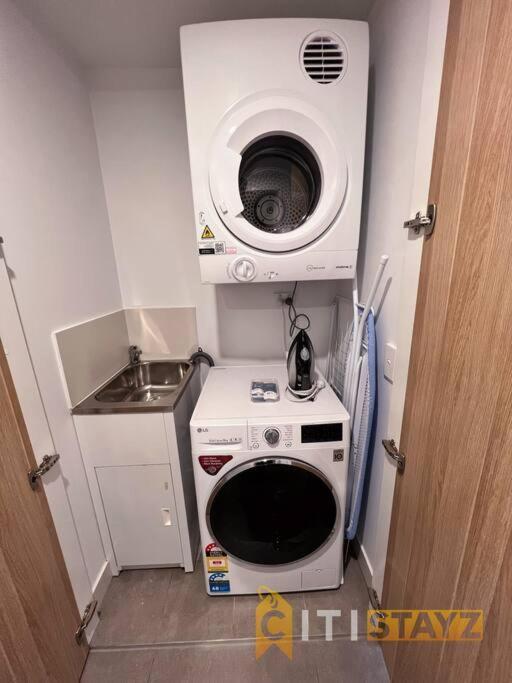 Magic At Midnight - Braddon Cbd - 1 Bd 1bth Apartment