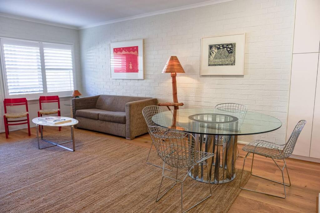 Modern Boutique Cbd 2br 1st Floor Apartment Canberra