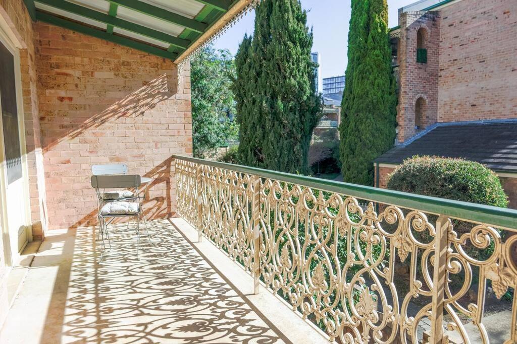 Modern Boutique Cbd 2br 1st Floor Apartment Canberra