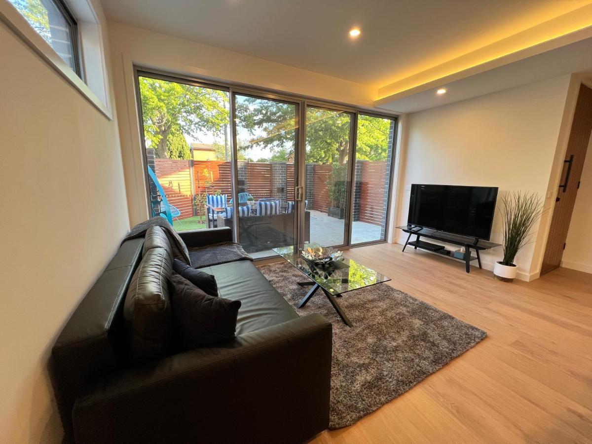 Stunning Dickson Luxe 3br 2bath Double Garage Wifi Brand New Holiday home Canberra