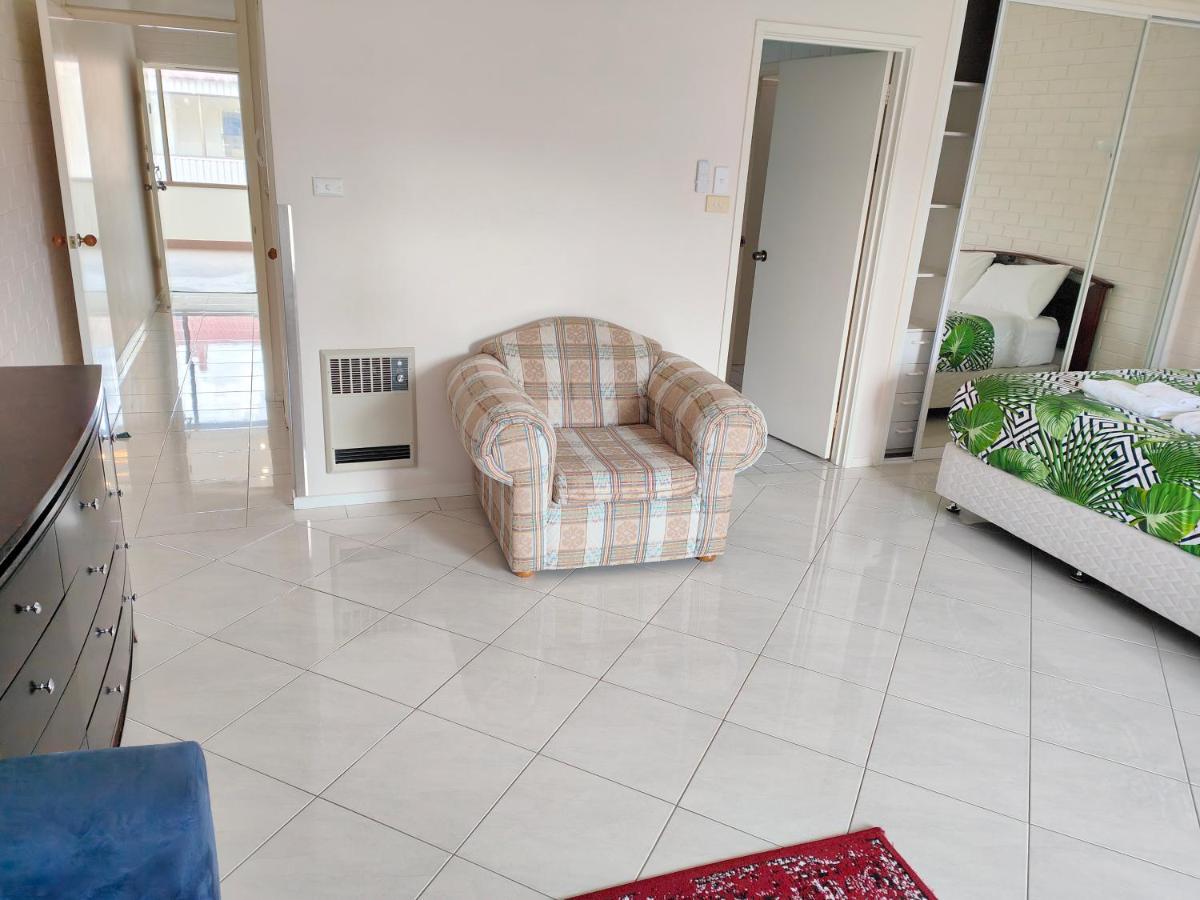 Tuggeranong Short #10c - Sleeps 6 Canberra