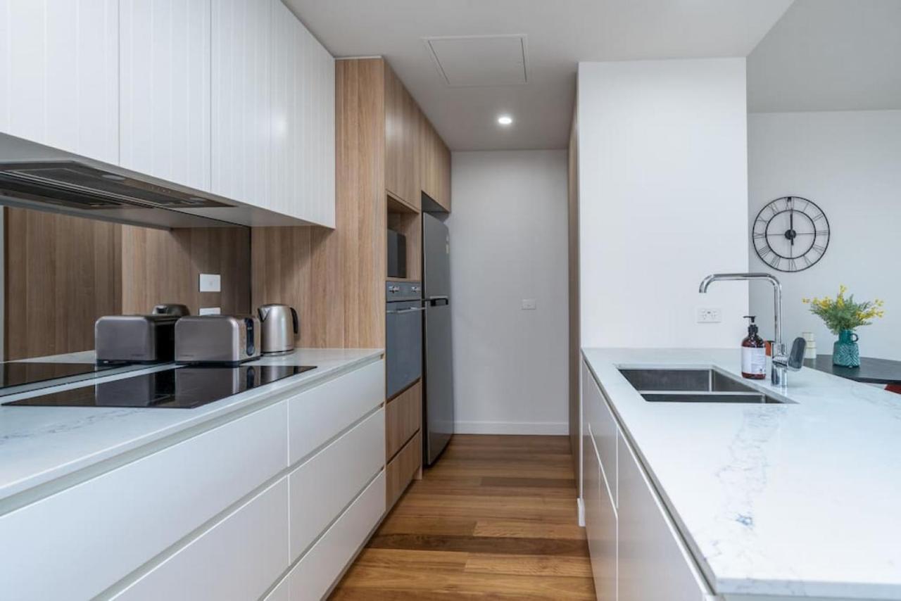 Brad17 Modern 2br 2ba Braddon *