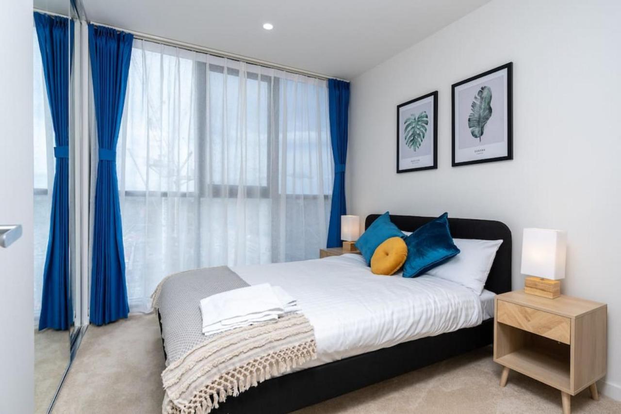 Brad17 Modern 2br 2ba Braddon Canberra
