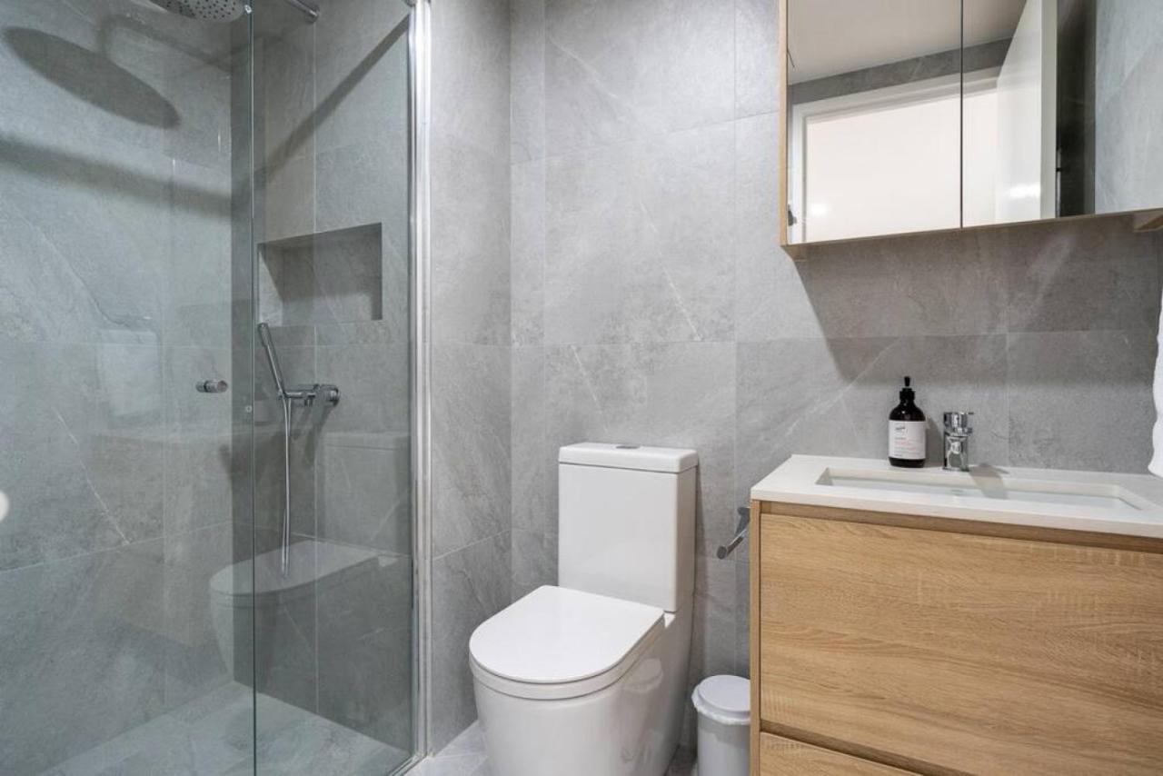 Brad17 Modern 2br 2ba Braddon *