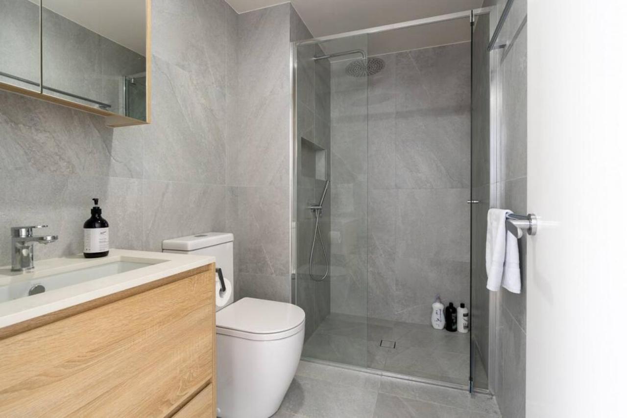 Brad17 Modern 2br 2ba Braddon