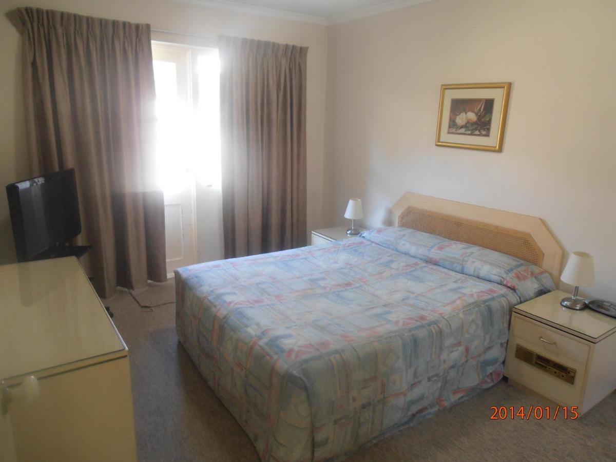 Beautiful, Inner City, Renovated Floor 2-bedroom Apartamento Camberra