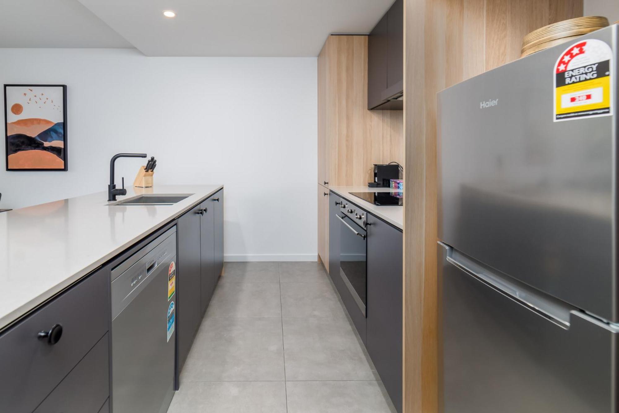 Chic 3-bed In With Pool, Sauna And Gym