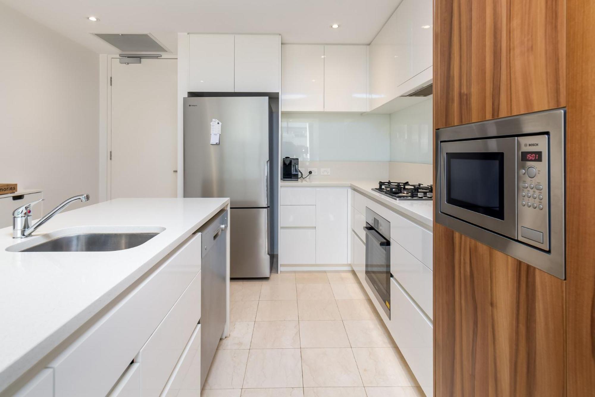 Spacious 1-bed With View In Location Camberra