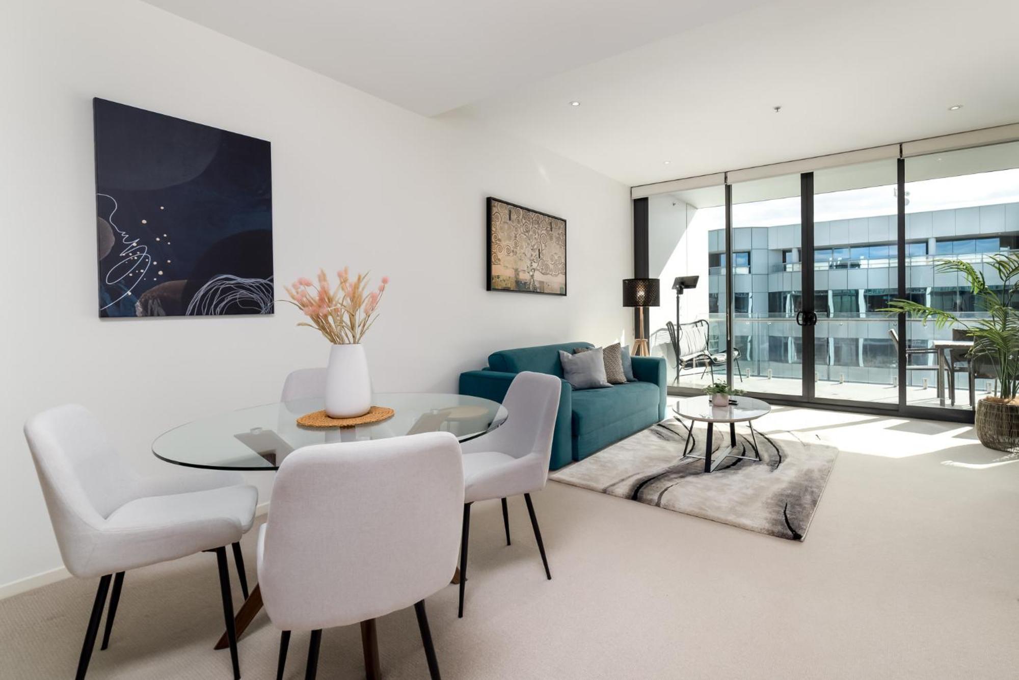 Spacious 1-bed With View In Location