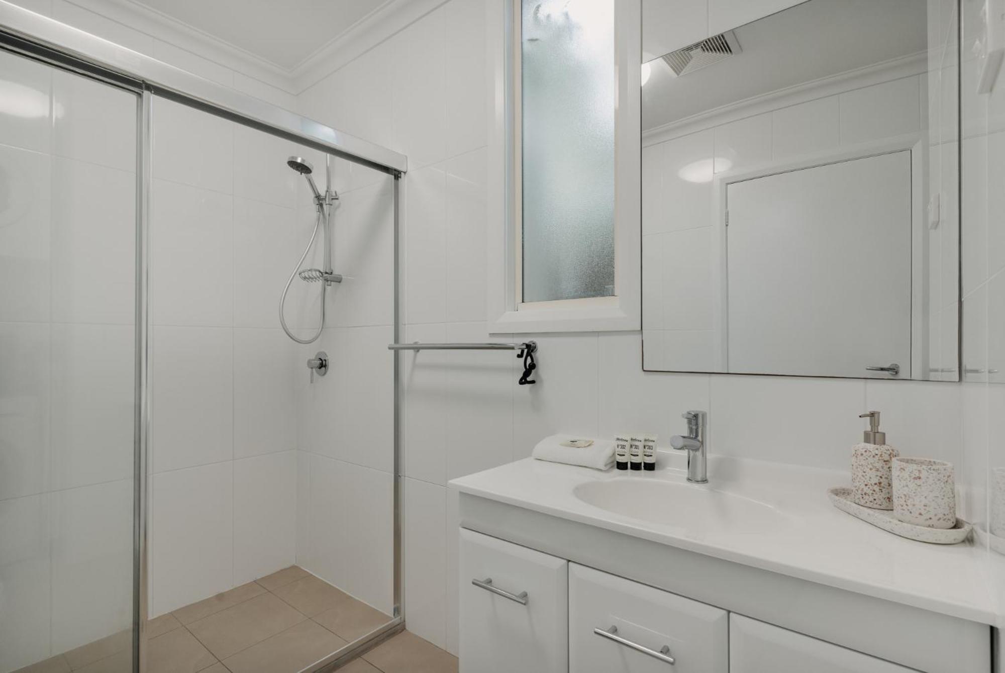 Peaceful 1-bed Close To Lonsdale St *