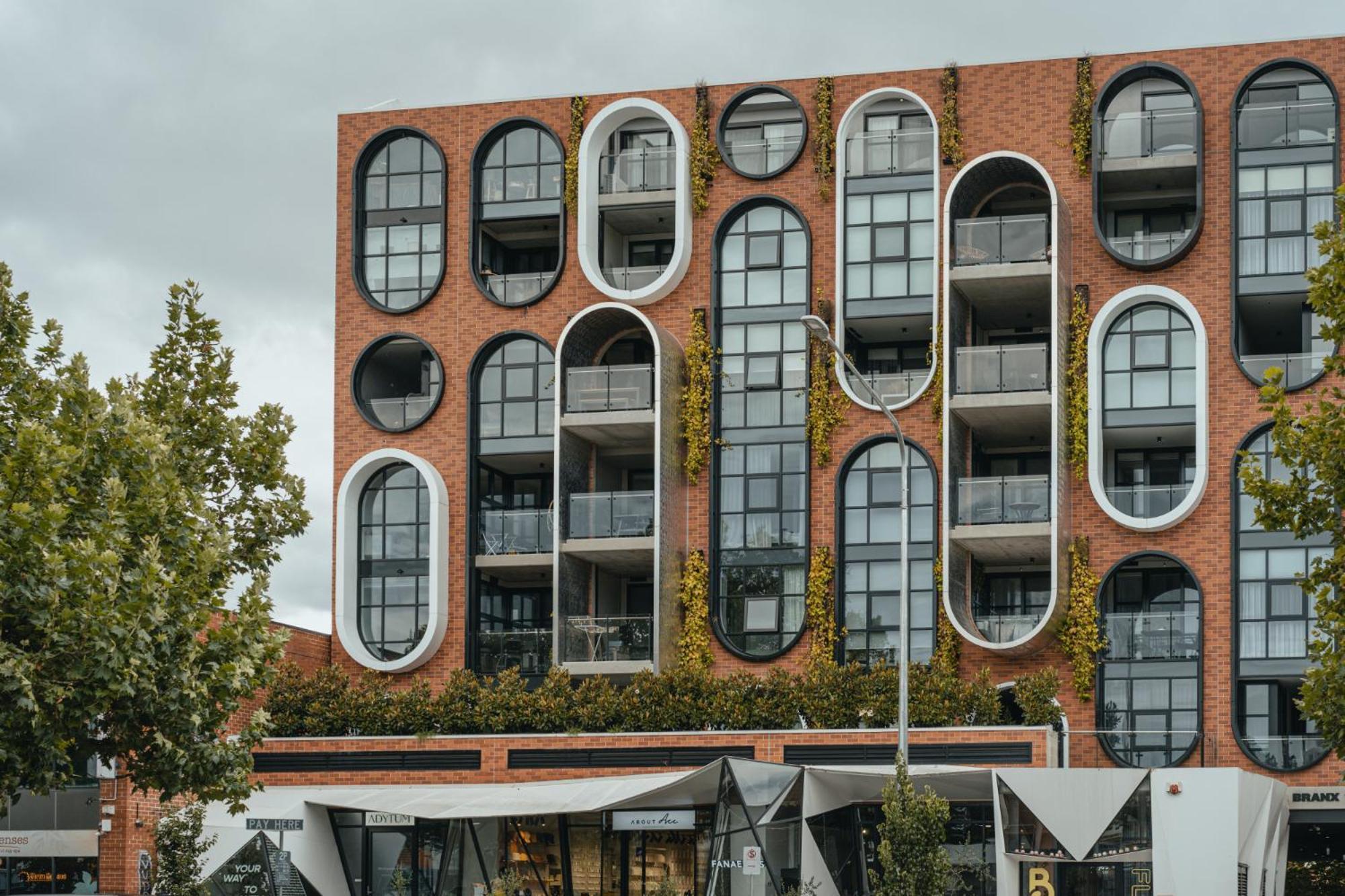 Perfect Central Located 2-bed With Secure Parking