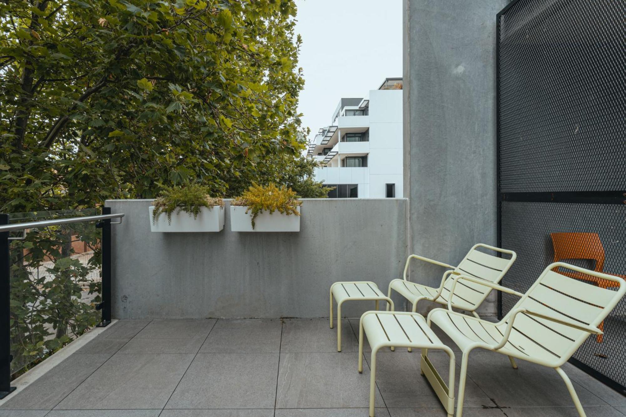 Perfect Central Located 2-bed With Secure Parking * Camberra