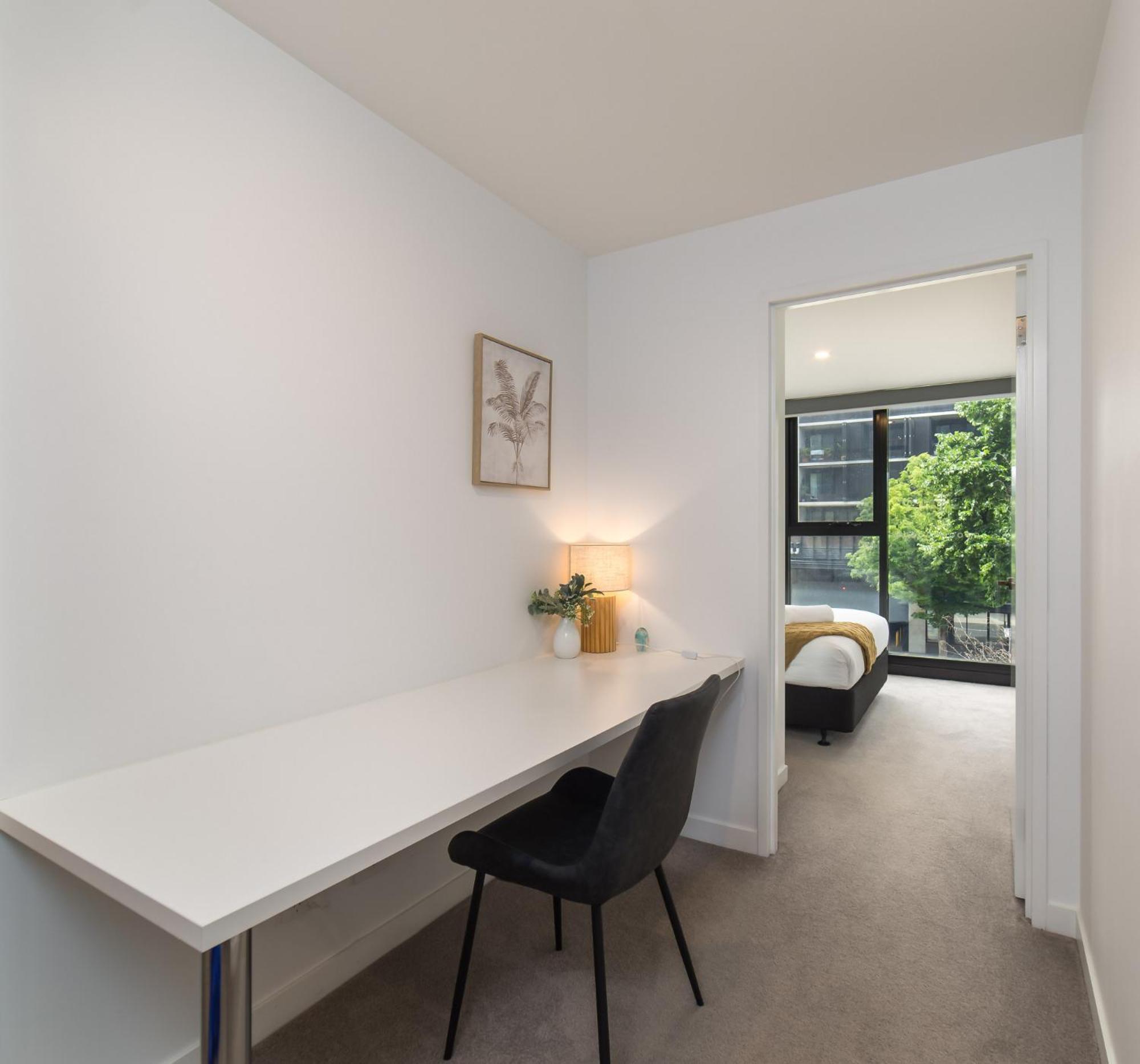Chic 3-bed In With Pool, Sauna And Gym Apartment Canberra