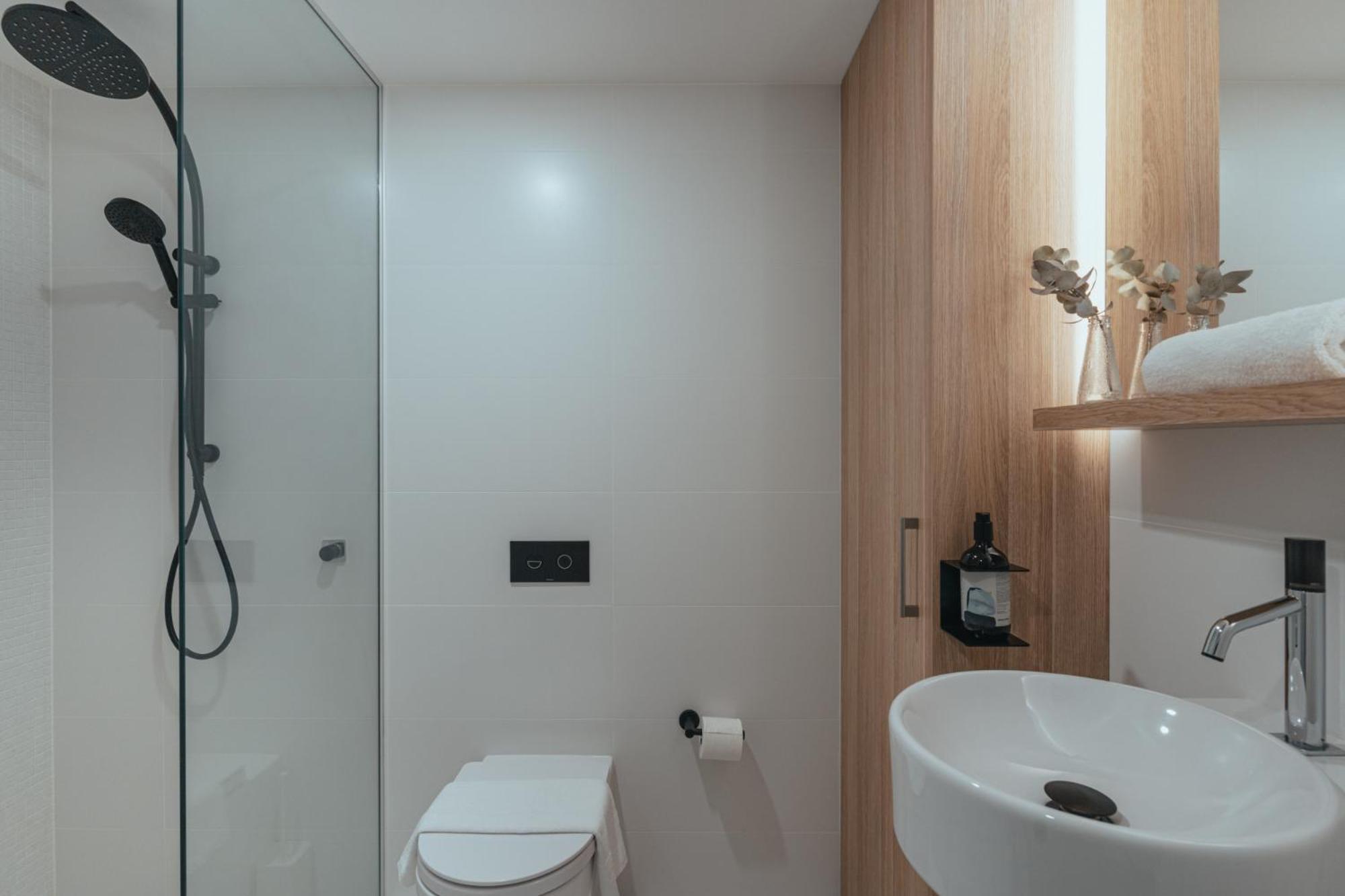 Perfect Central Located 2-bed With Secure Parking